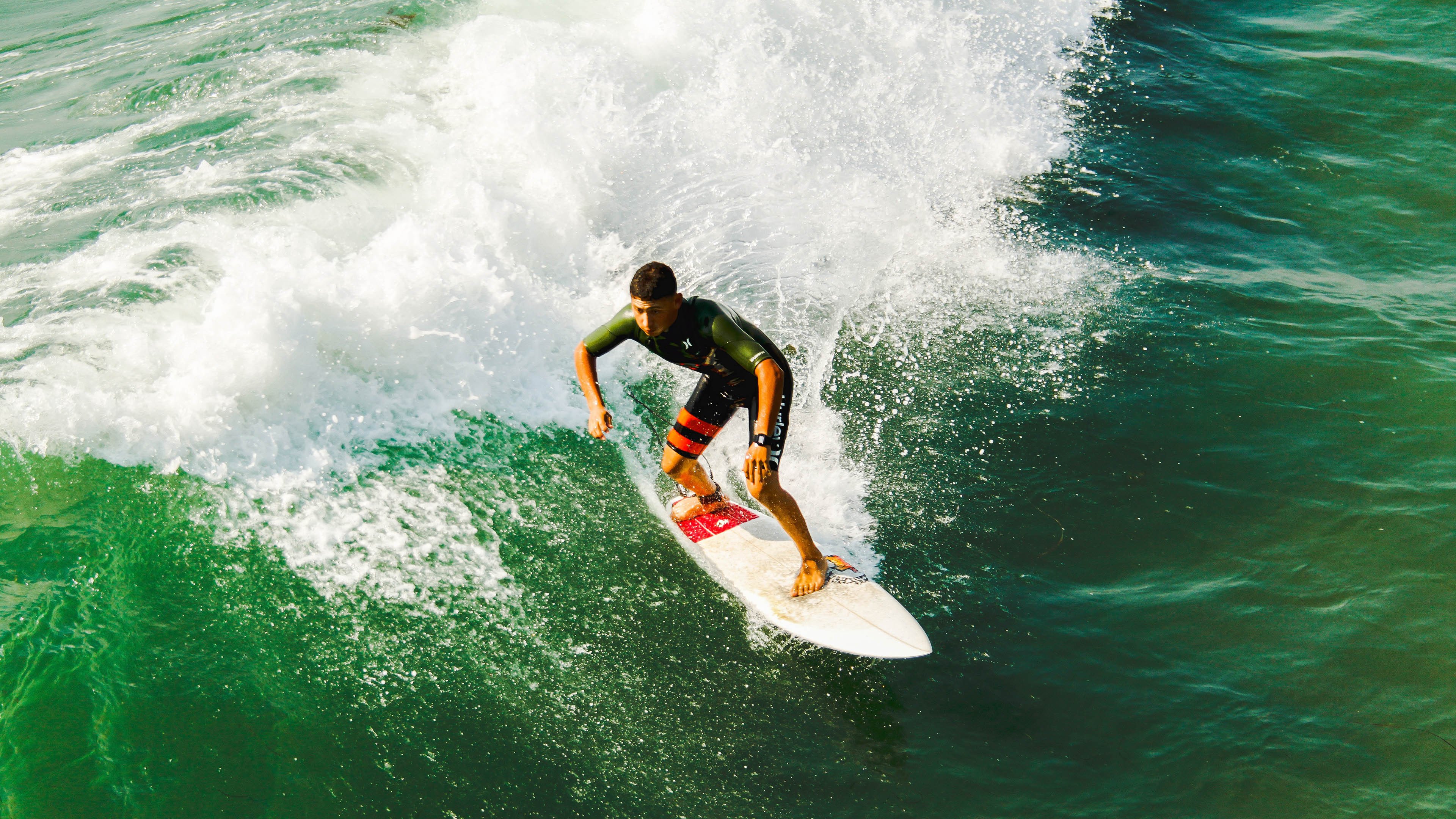 哥伦比亚队后卫佩雷斯在巴黎奥运会上表现出色，2021哥伦比亚球员