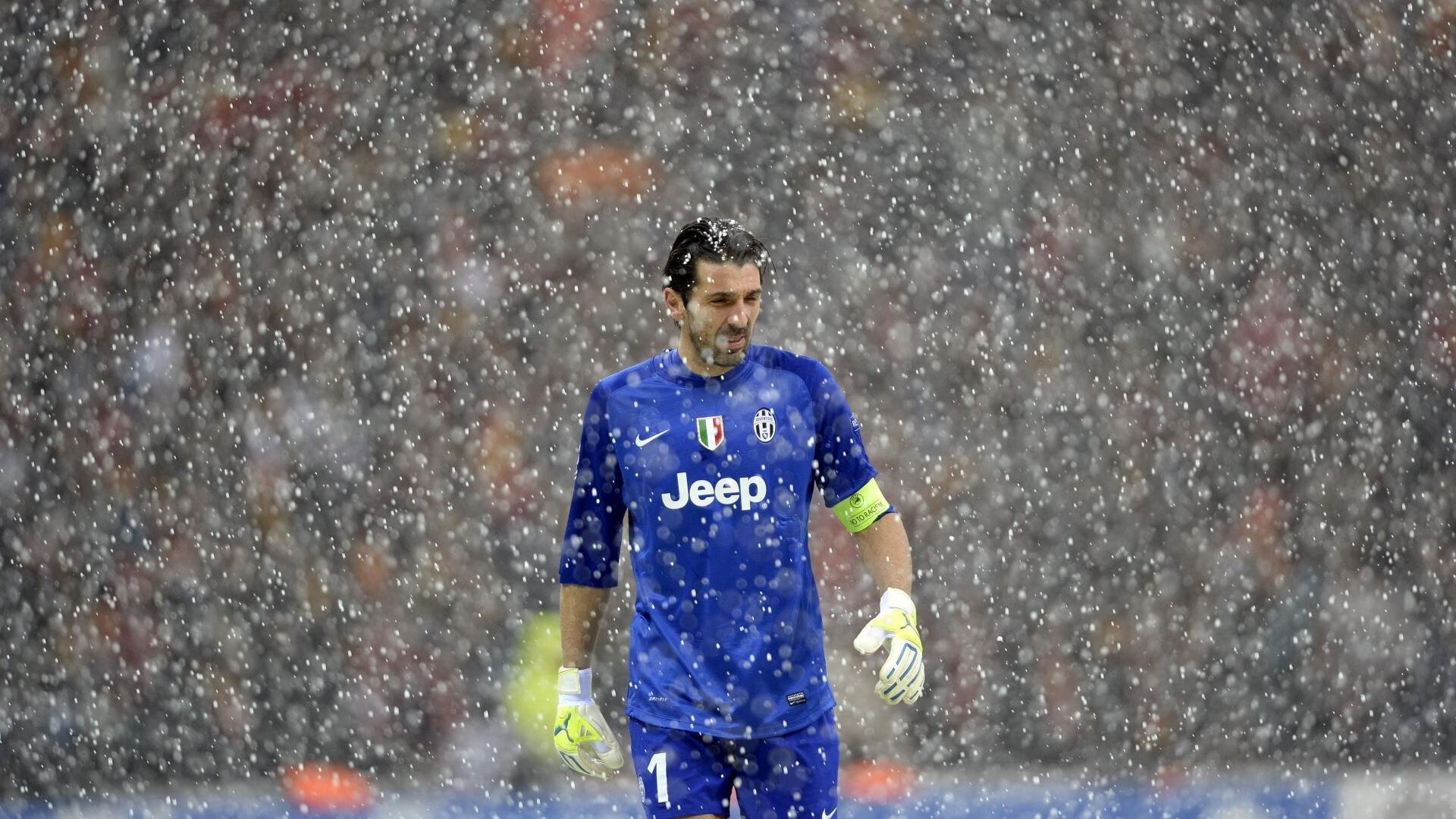 足球公益慈善赛火爆举办，善款用于青少年体育发展项目，慈善足球比赛